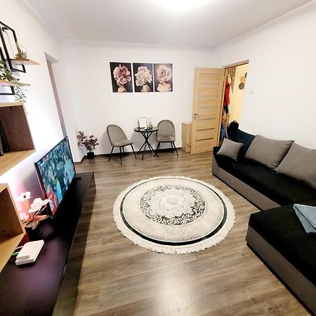 Christal Apartment Bacau Bagian luar foto