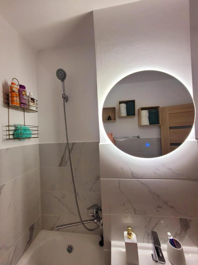 Christal Apartment Bacau Bagian luar foto