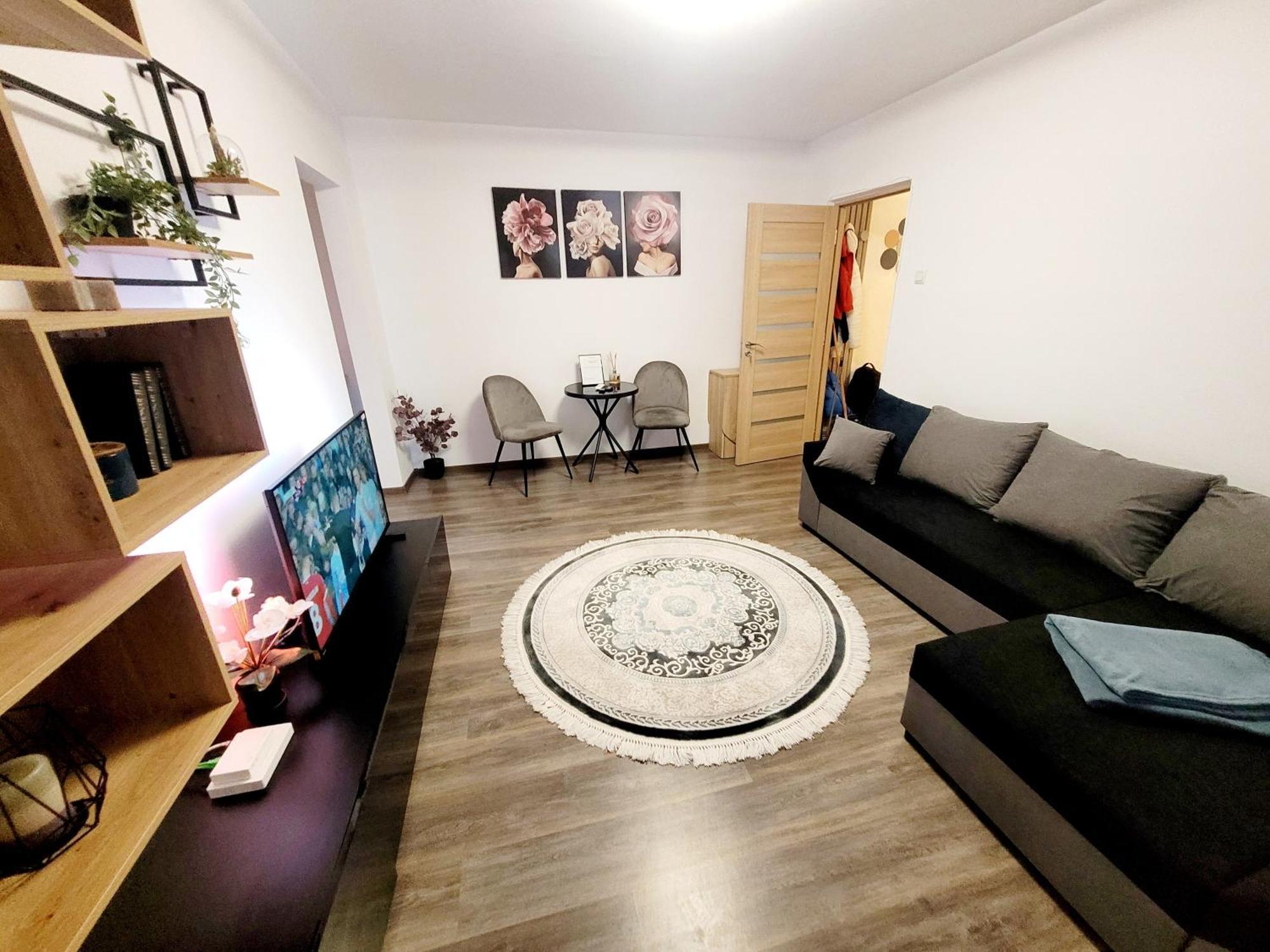 Christal Apartment Bacau Bagian luar foto