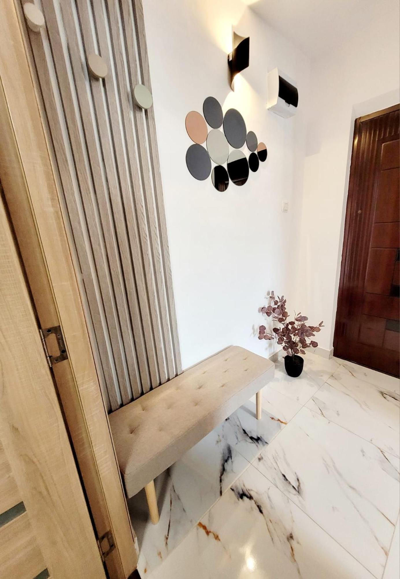 Christal Apartment Bacau Bagian luar foto