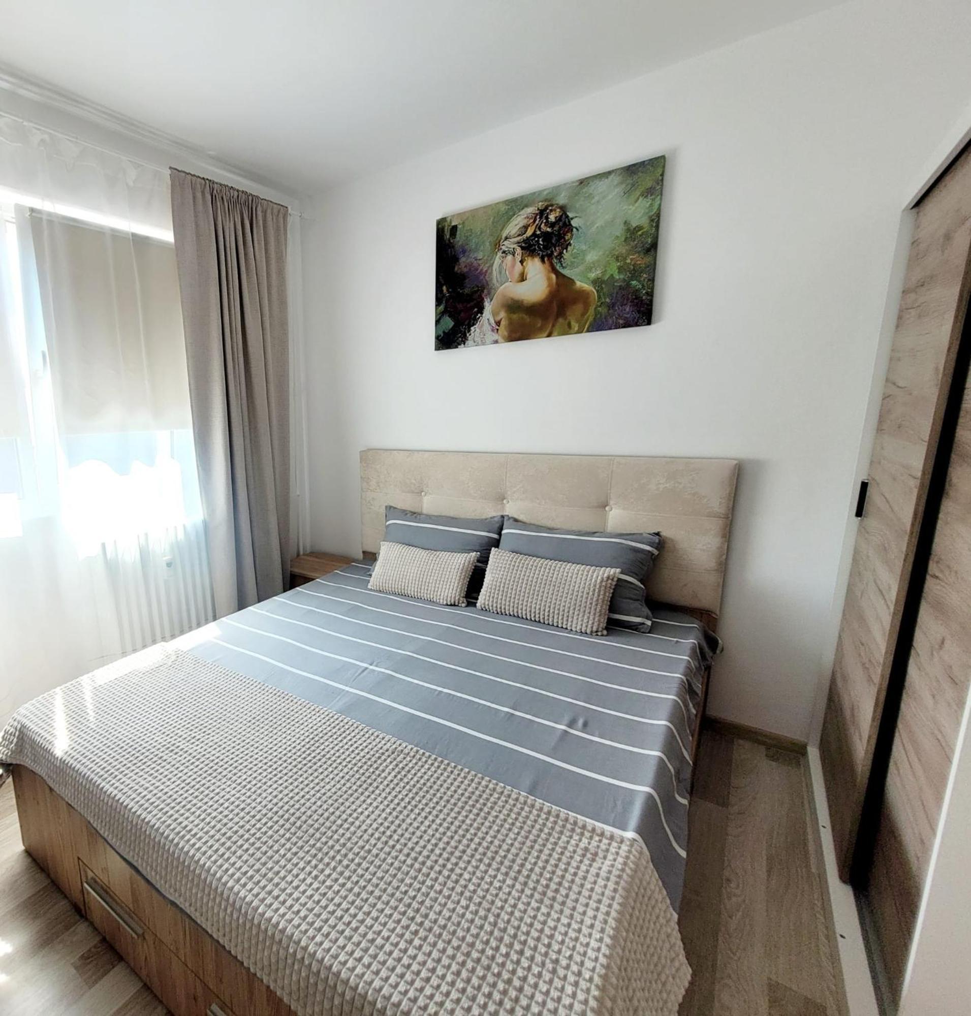 Christal Apartment Bacau Bagian luar foto