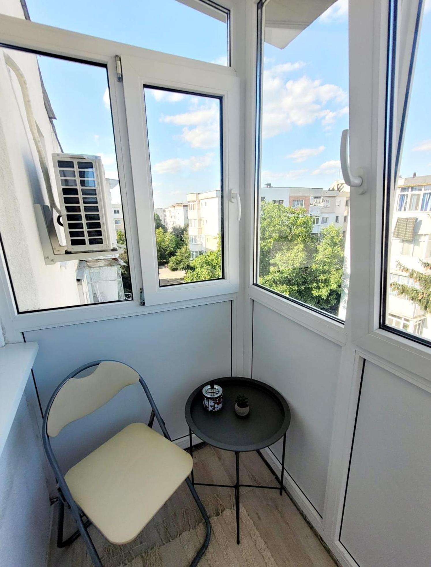 Christal Apartment Bacau Bagian luar foto